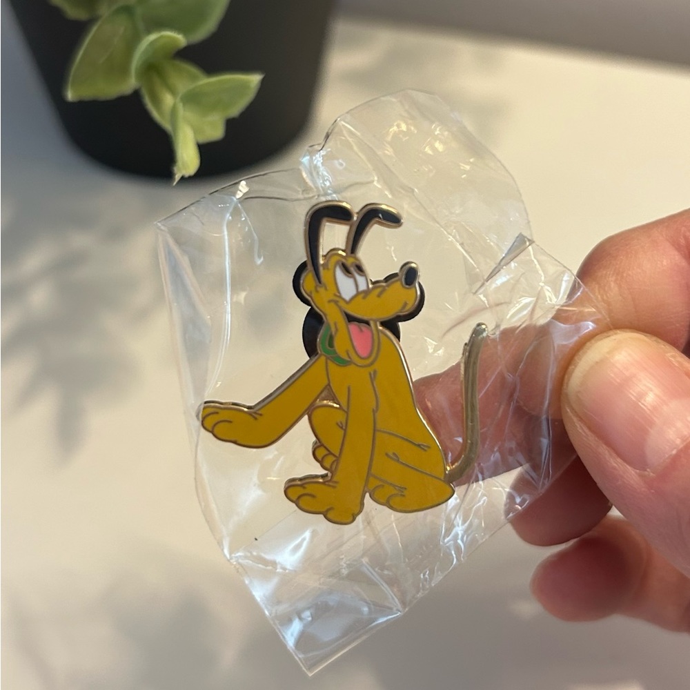 Disney collectible pin, Pluto
